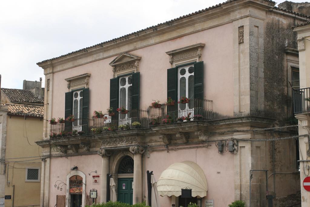 Palazzo Il Cavaliere B&B De Charme Μόντικα Εξωτερικό φωτογραφία