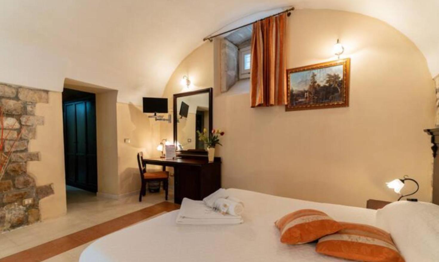 Palazzo Il Cavaliere B&B De Charme Μόντικα Εξωτερικό φωτογραφία
