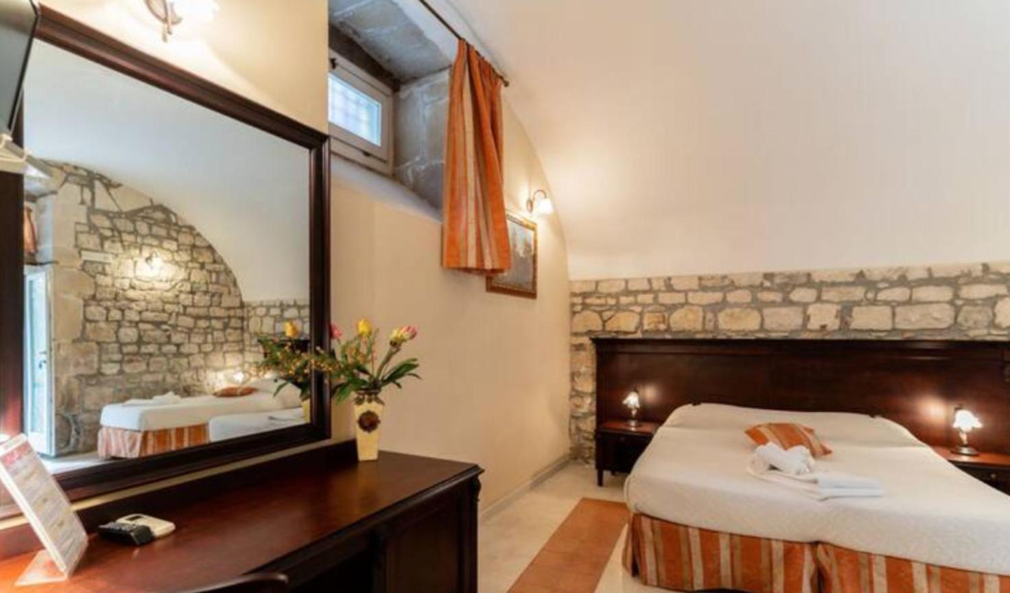 Palazzo Il Cavaliere B&B De Charme Μόντικα Εξωτερικό φωτογραφία