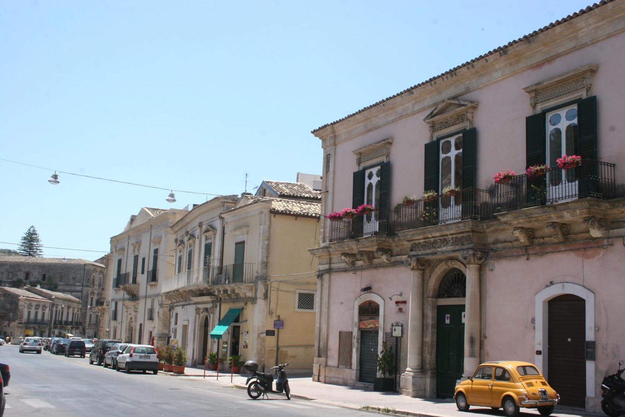 Palazzo Il Cavaliere B&B De Charme Μόντικα Εξωτερικό φωτογραφία
