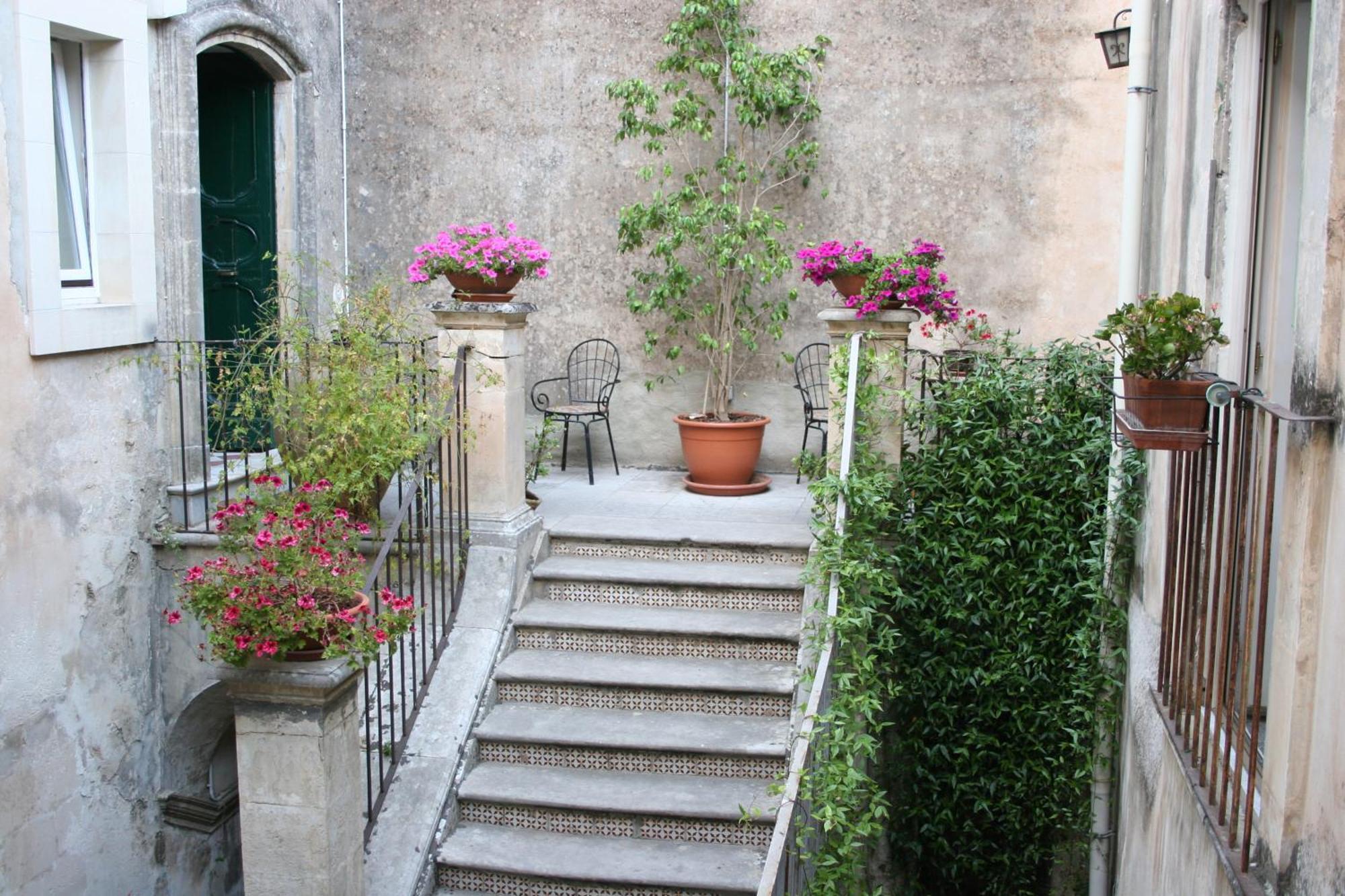Palazzo Il Cavaliere B&B De Charme Μόντικα Εξωτερικό φωτογραφία
